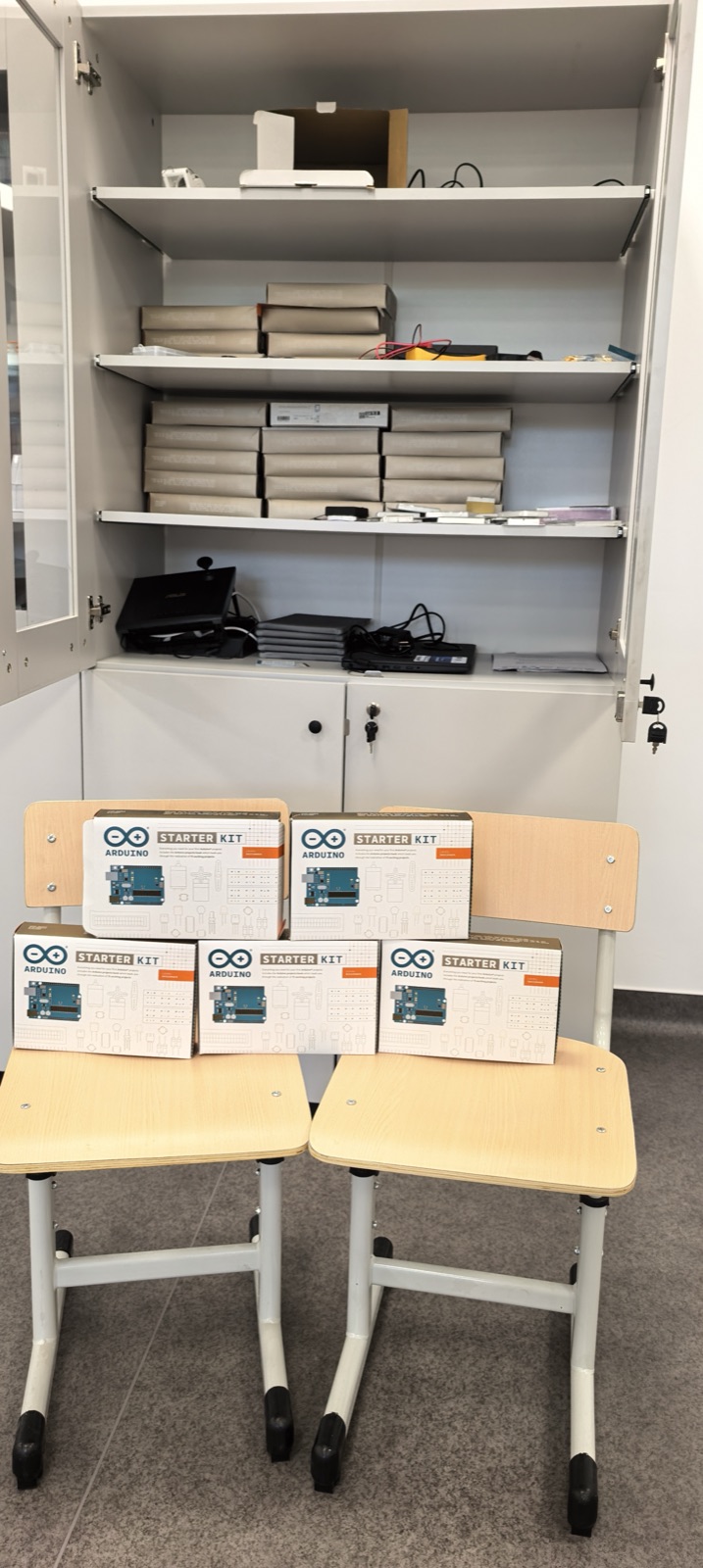 Kituri Arduino Starter Kit pentru robotică pentru începători