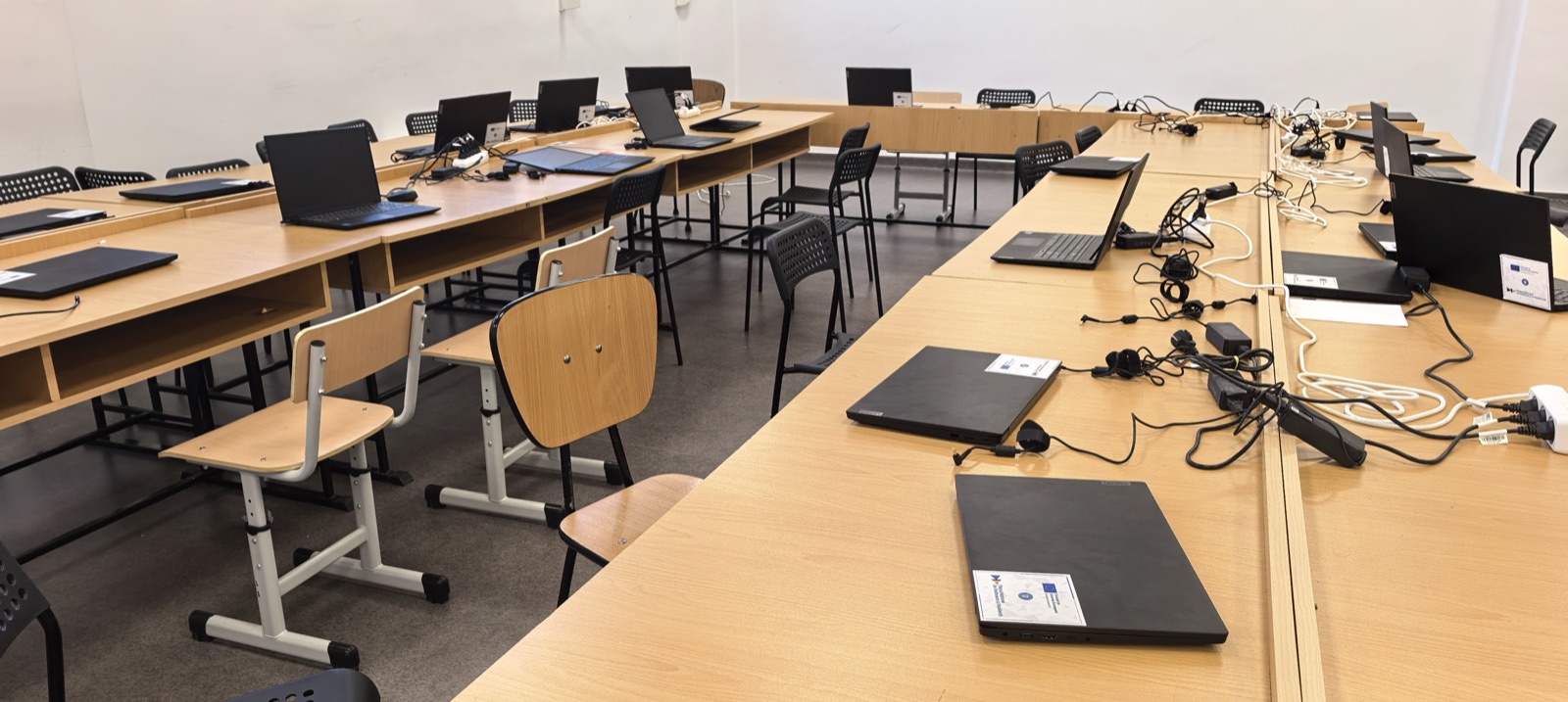 Tablete educaționale pentru aplicații de laborator lingvistic